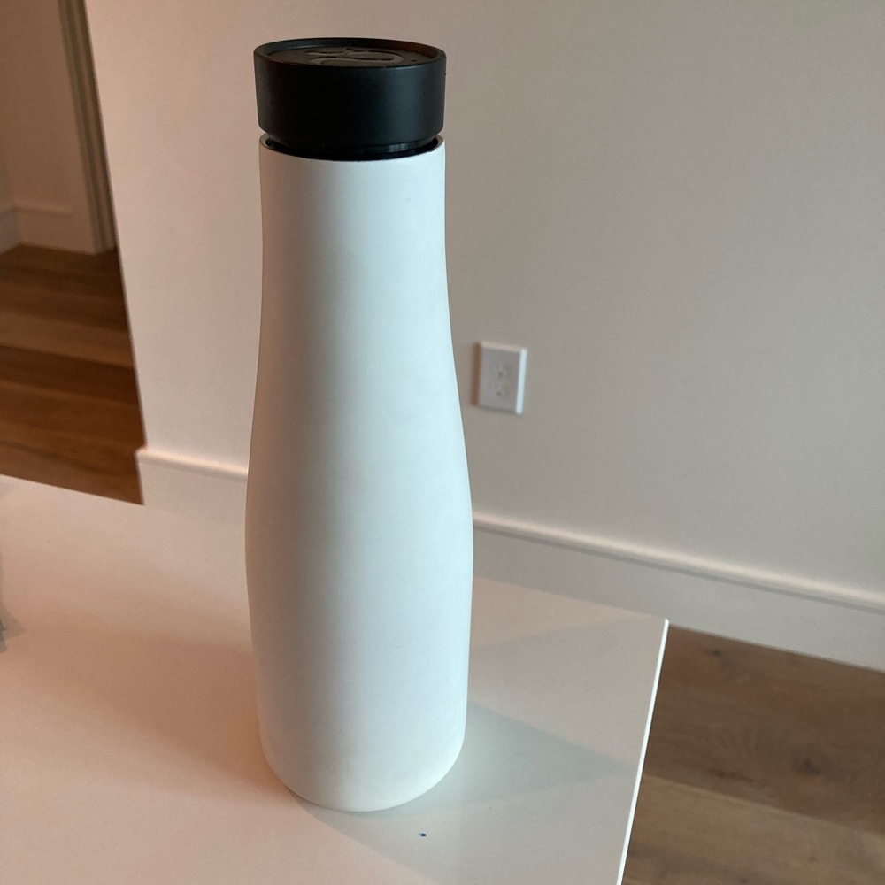 Lululemon Classic 19 oz. cold/hot insulated cup with screw lid